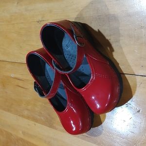Girls Dansko clogs. Mary Jane style.
